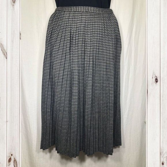 Comme des Garcons Dresses & Skirts - Comme des Garcons Houndstooth Pleated Skirt!